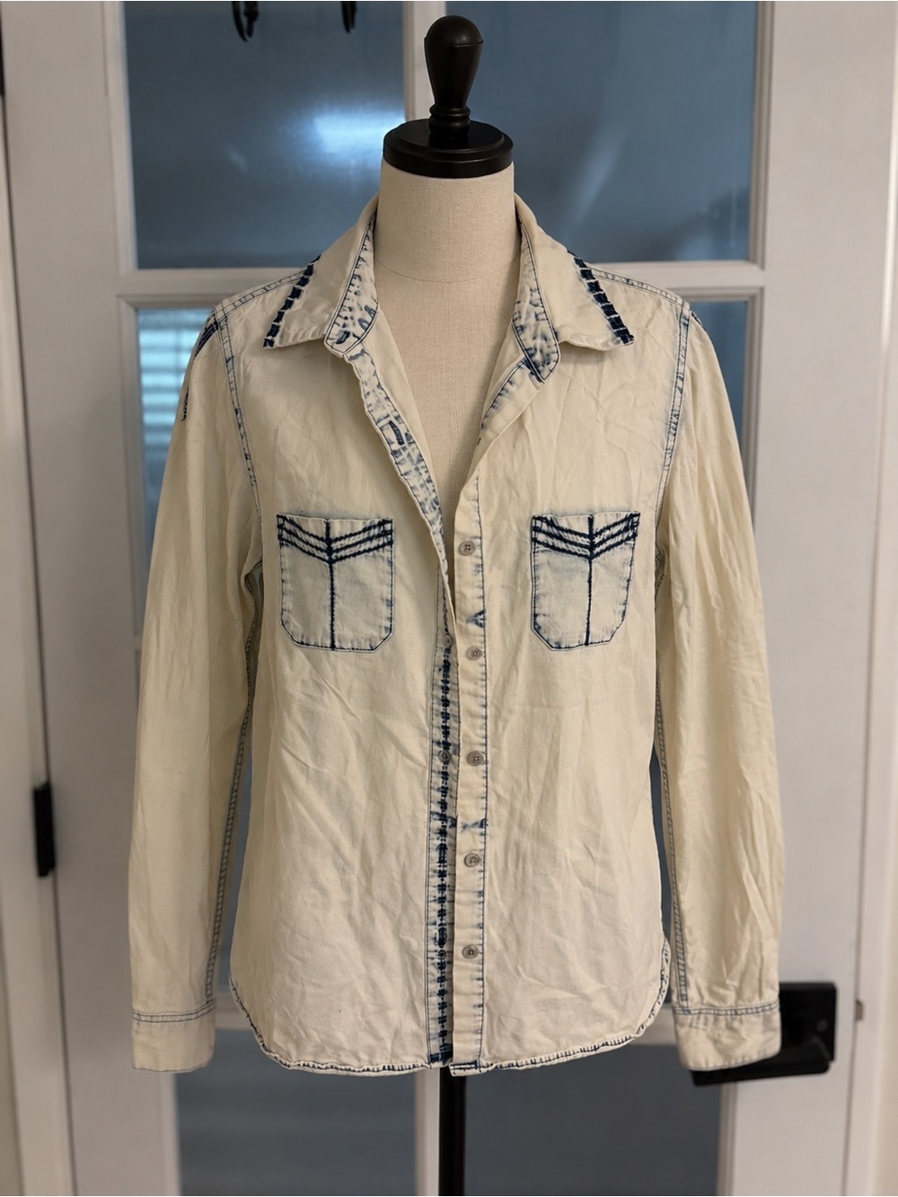 Cabi Medium Button Front Shirt Cream Blue Tie Dye Trim Long Sleeve Pocket Top